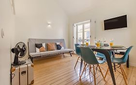 Design Apartment In Typical Alfama